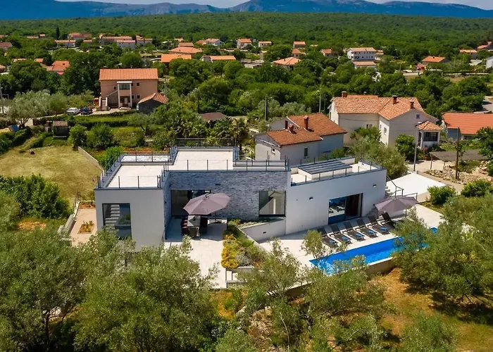 ヴィラ Luxury Subventus *