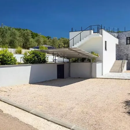 Luxury Subventus Villa *